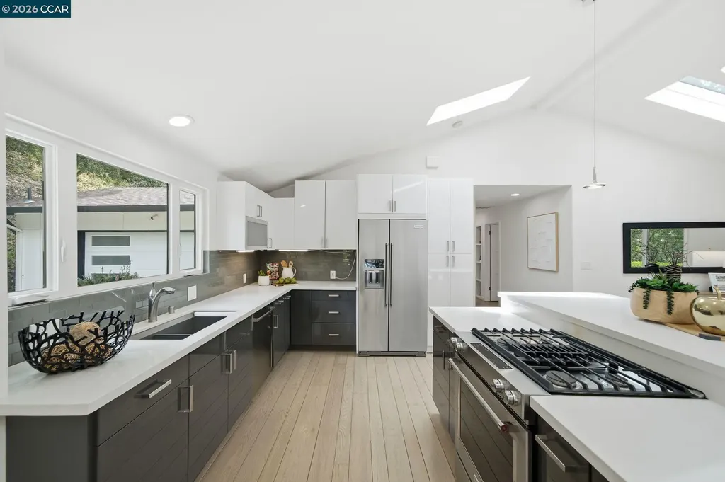 9 Easton Court Orinda CA 94563