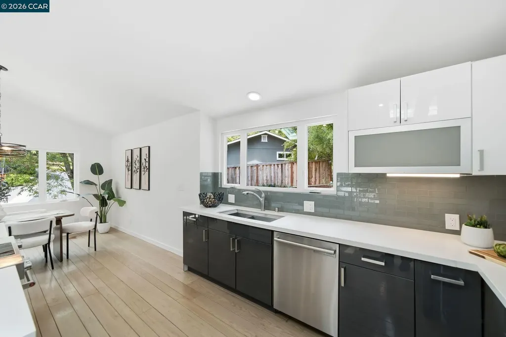 9 Easton Court Orinda CA 94563