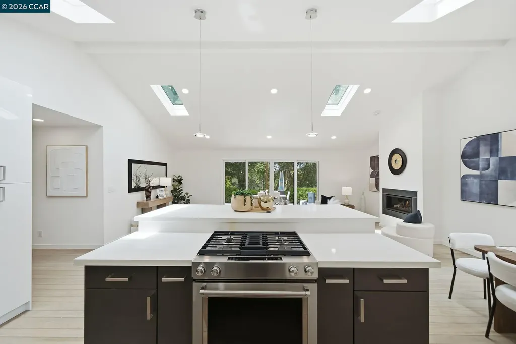 9 Easton Court Orinda CA 94563