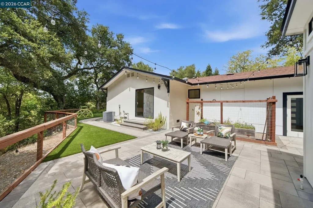 9 Easton Court Orinda CA 94563