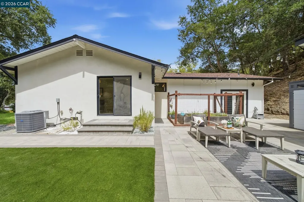9 Easton Court Orinda CA 94563