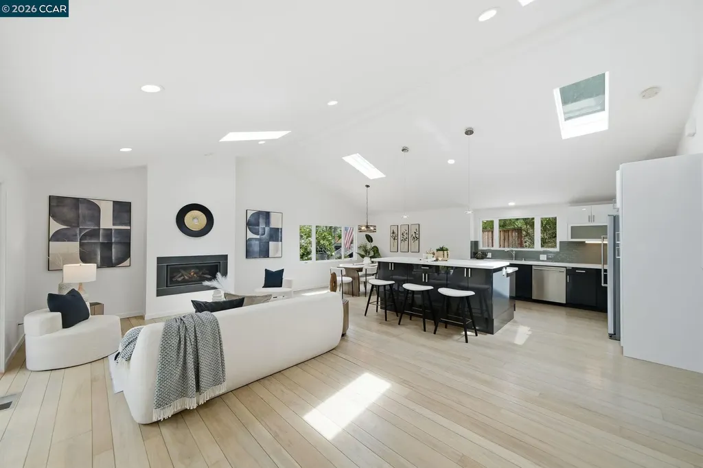 9 Easton Court Orinda CA 94563