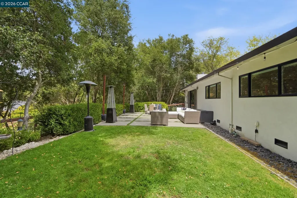 9 Easton Court Orinda CA 94563