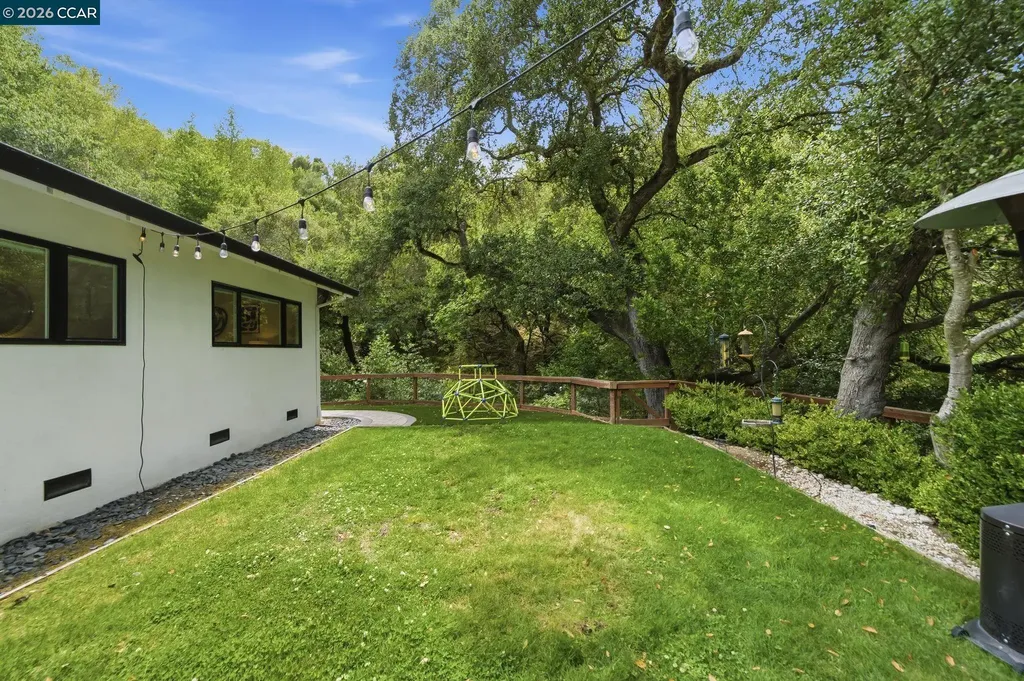 9 Easton Court Orinda CA 94563