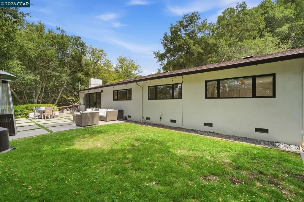 9 Easton Court Orinda CA 94563
