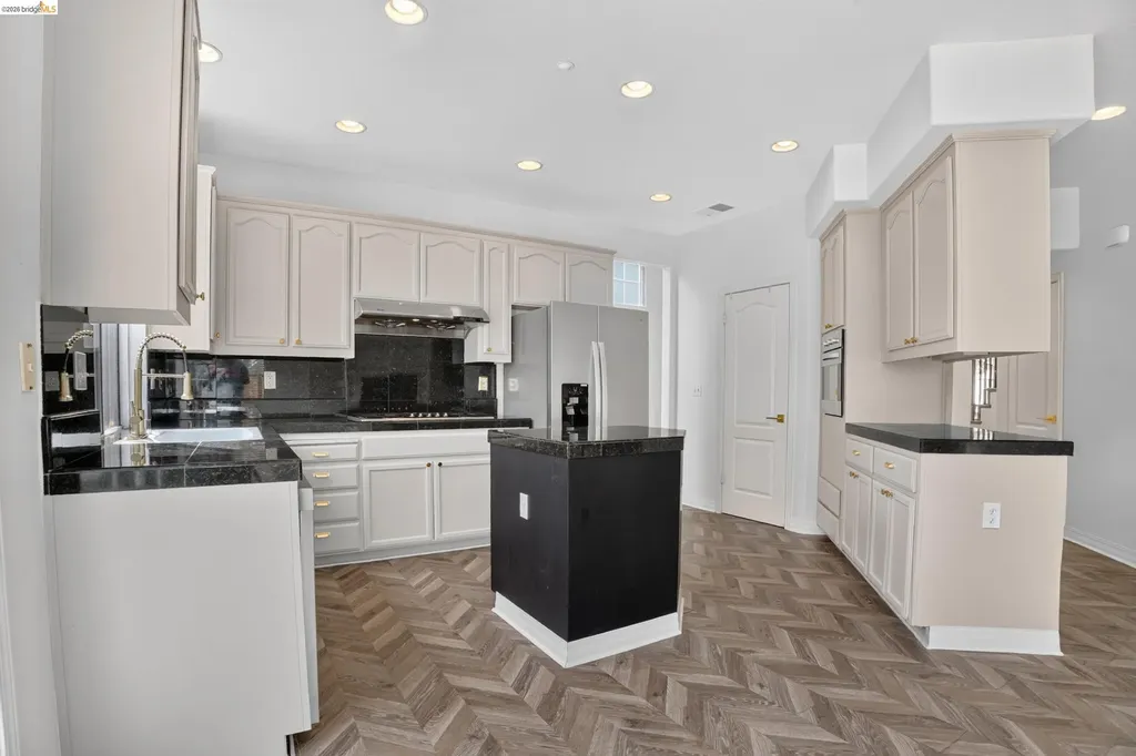 34469 Valley Oaks Loop Union City CA 94587