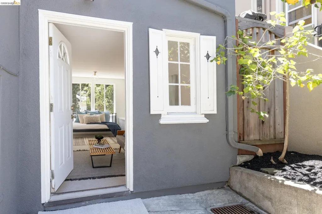 1265 Holman Road Oakland CA 94610