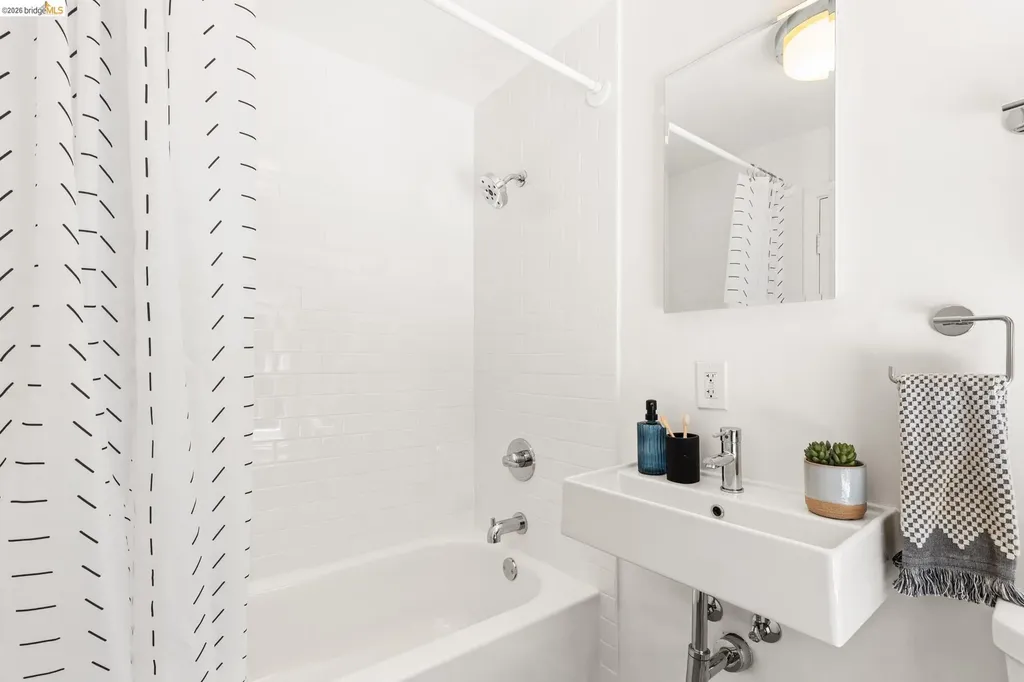 1265 Holman Road Oakland CA 94610