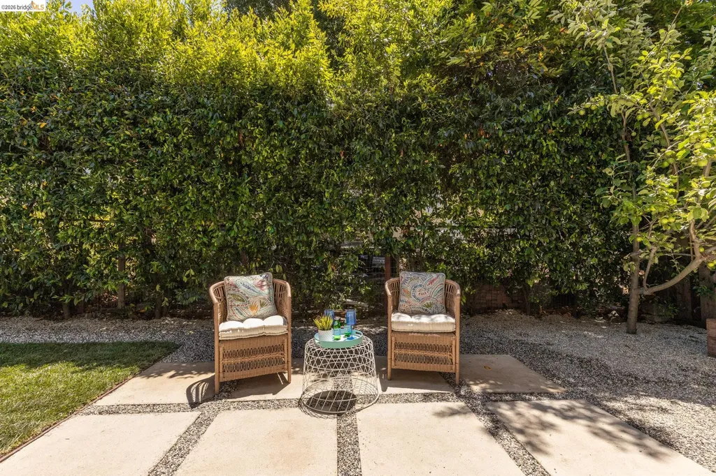 1265 Holman Road Oakland CA 94610