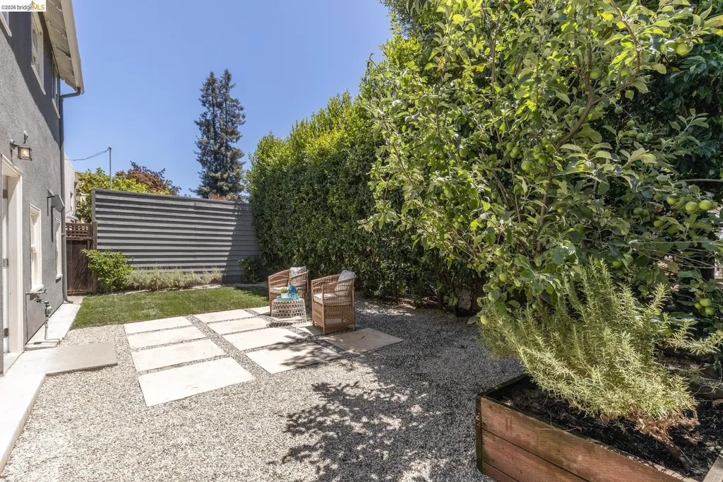 1265 Holman Road Oakland CA 94610