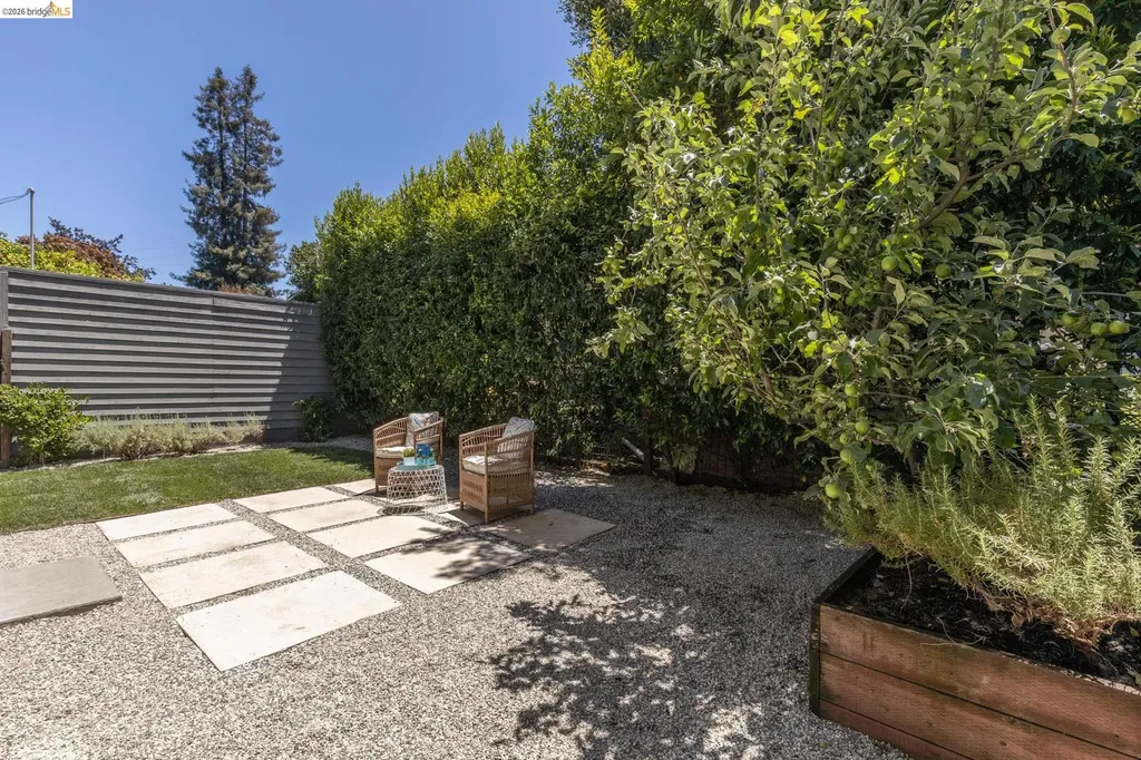 1265 Holman Road Oakland CA 94610