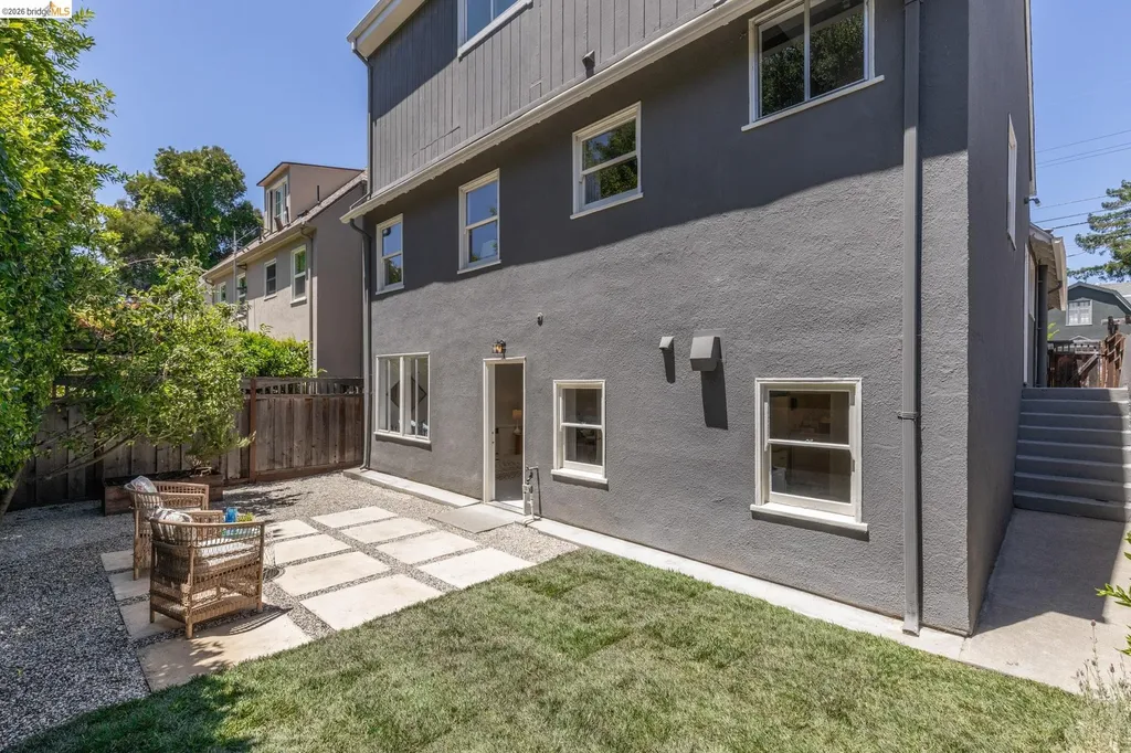 1265 Holman Road Oakland CA 94610