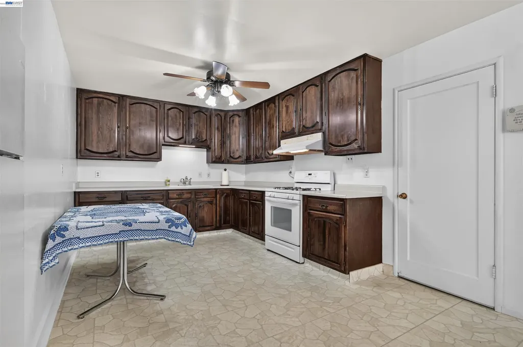 1282 Chapel Avenue San Leandro CA 94579