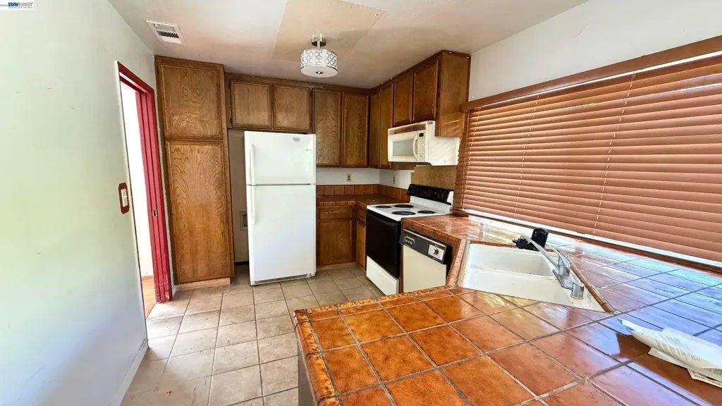 1988 Calaveras Drive Pittsburg CA 94565