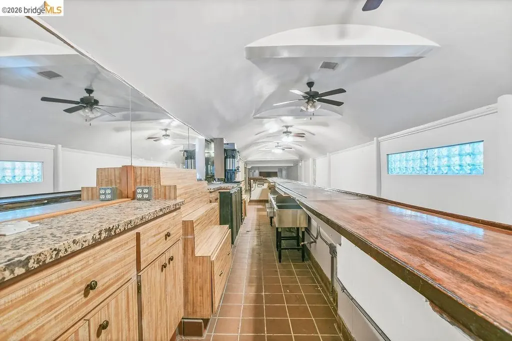6041 San Pablo Avenue Oakland CA 94608