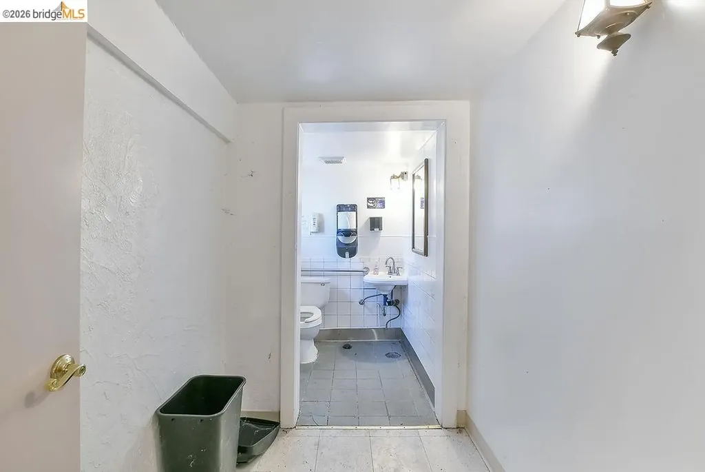 6041 San Pablo Avenue Oakland CA 94608