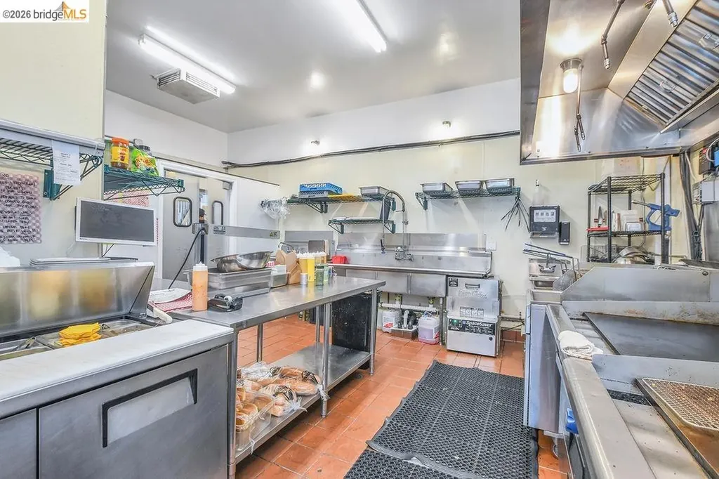 6041 San Pablo Avenue Oakland CA 94608