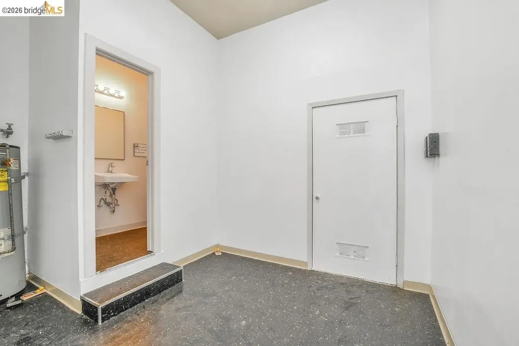 6041 San Pablo Avenue Oakland CA 94608