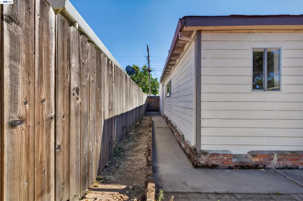 164 Lorraine Avenue Pittsburg CA 94565