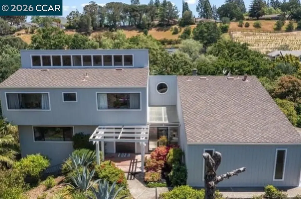 864 Coachman Place Clayton CA 94517