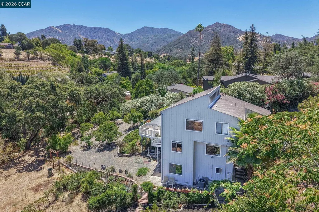 864 Coachman Place Clayton CA 94517