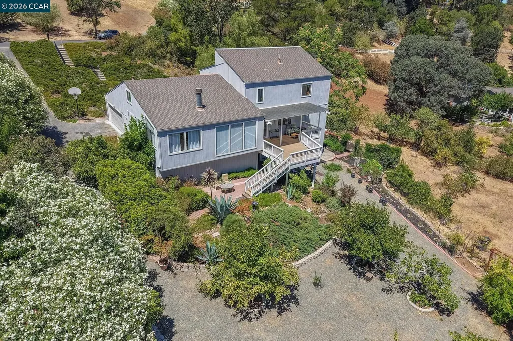 864 Coachman Place Clayton CA 94517