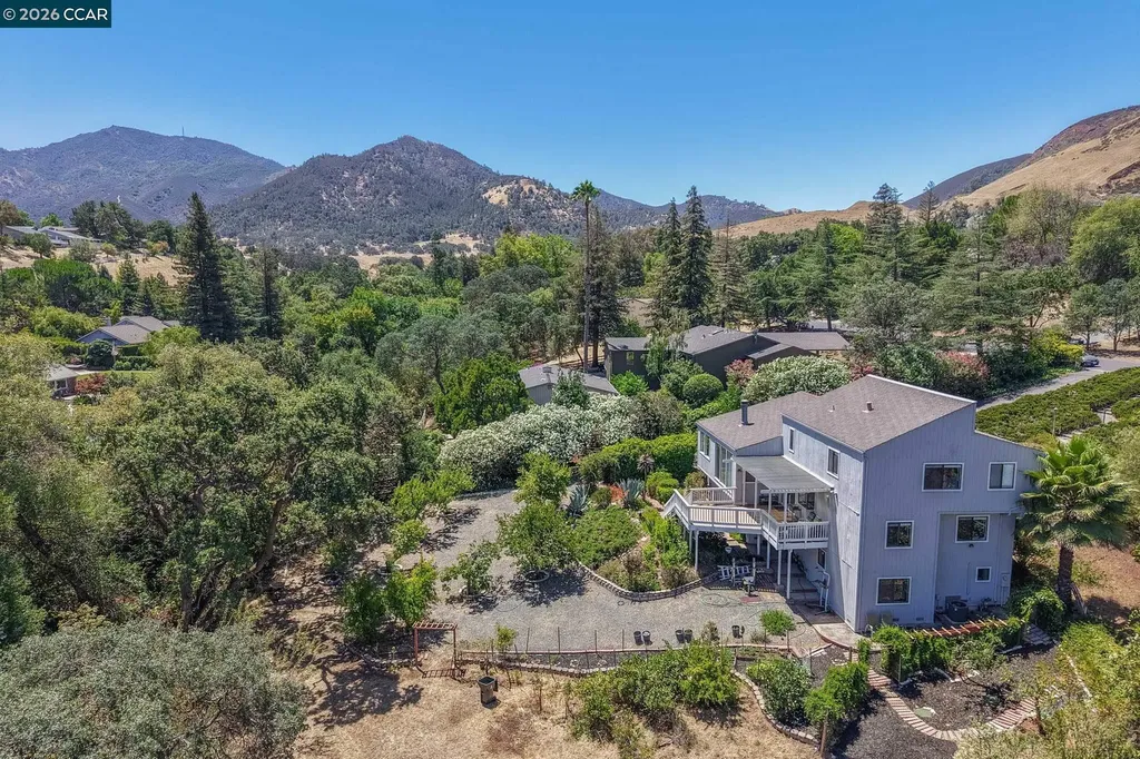 864 Coachman Place Clayton CA 94517