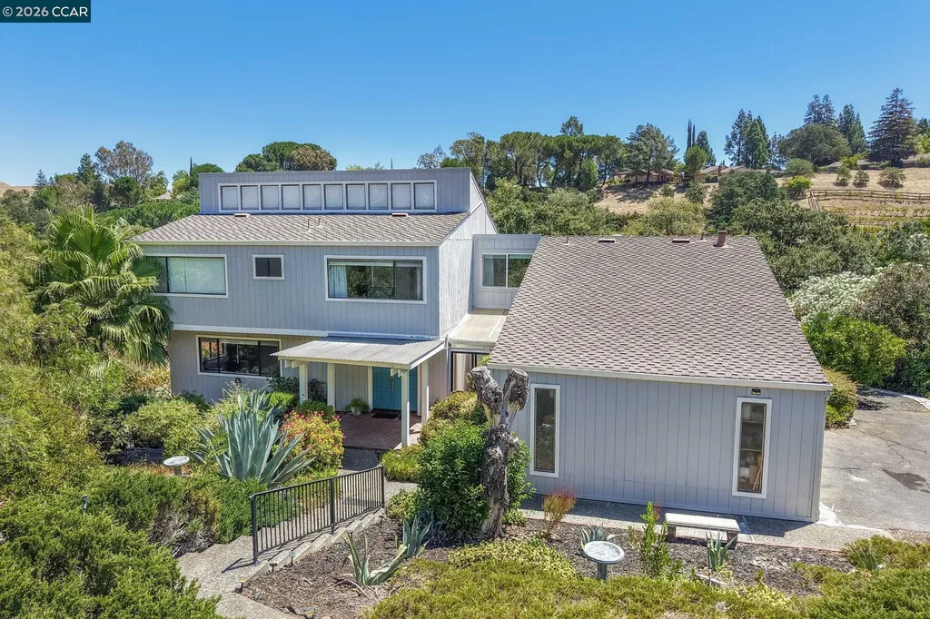 864 Coachman Place Clayton CA 94517