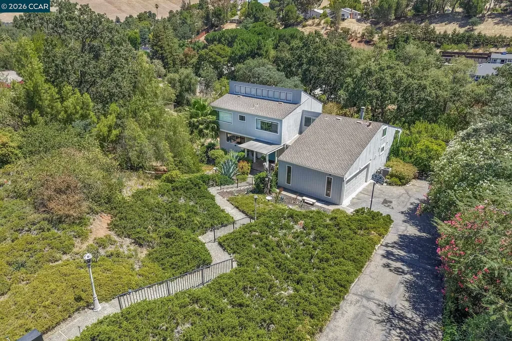 864 Coachman Place Clayton CA 94517