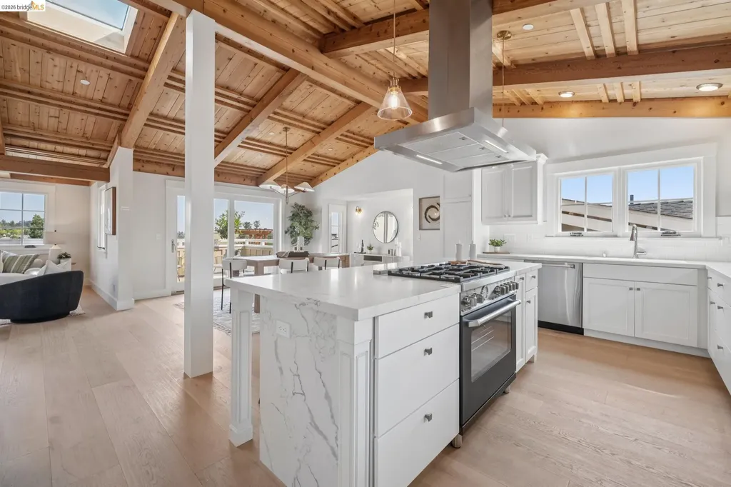 4432 Howe Street Oakland CA 94611