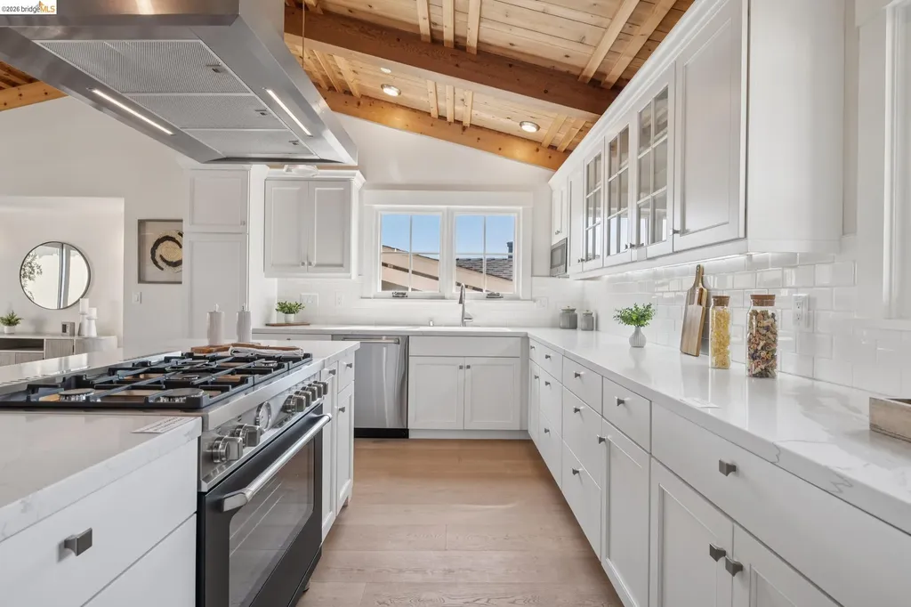 4432 Howe Street Oakland CA 94611
