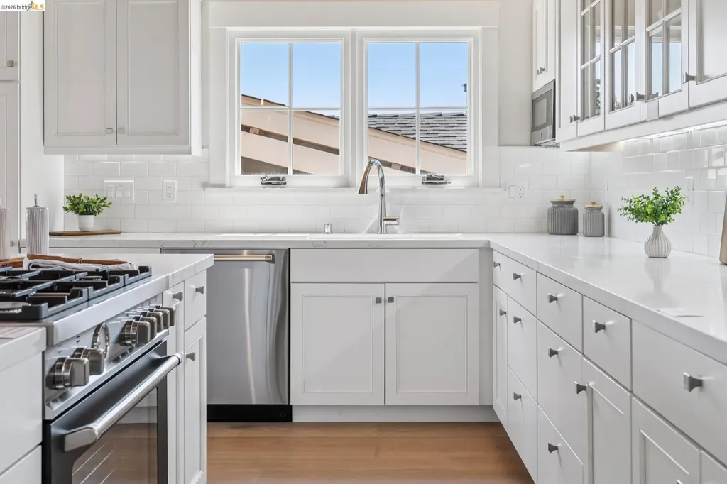 4432 Howe Street Oakland CA 94611