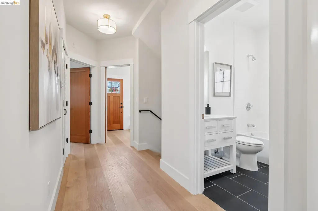 4432 Howe Street Oakland CA 94611