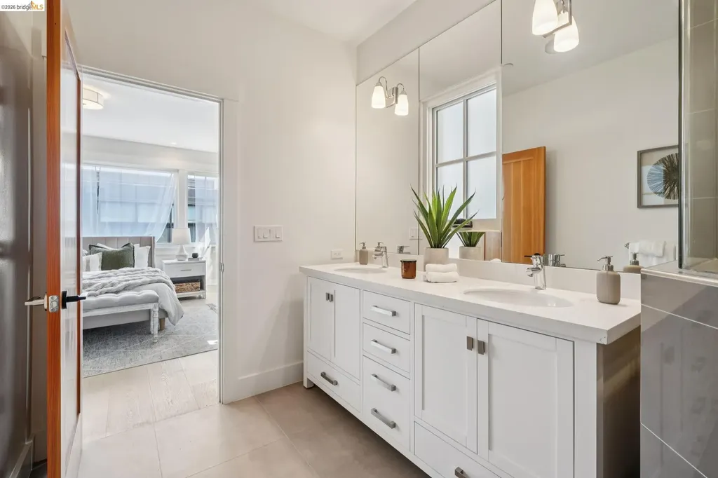 4432 Howe Street Oakland CA 94611