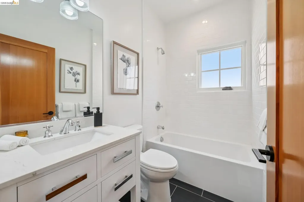 4432 Howe Street Oakland CA 94611