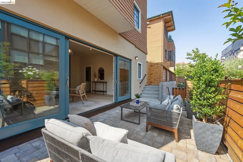 4432 Howe Street Oakland CA 94611