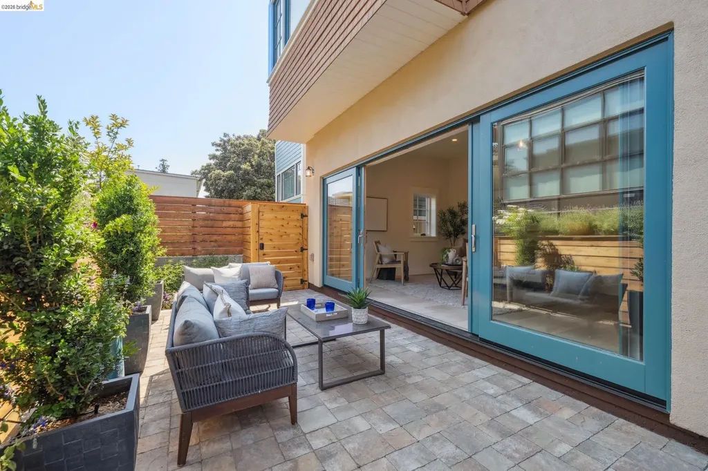 4432 Howe Street Oakland CA 94611