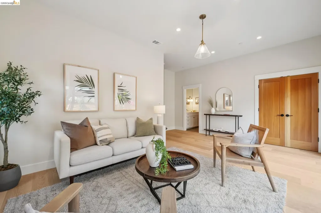4432 Howe Street Oakland CA 94611