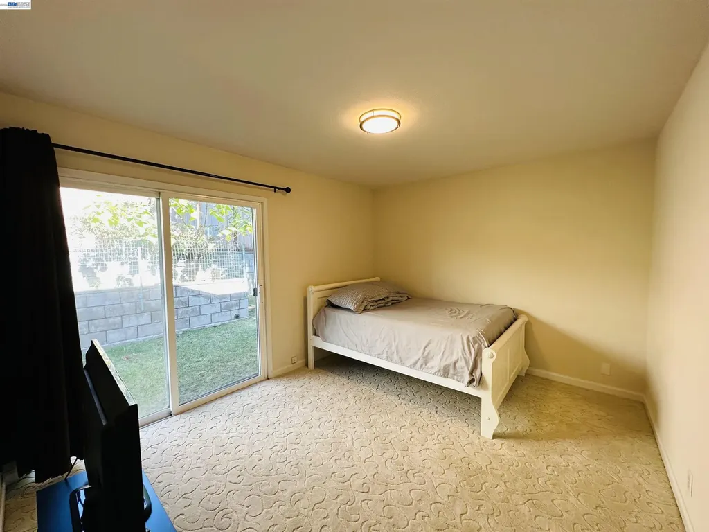 25132 Del Mar Avenue Hayward CA 94542
