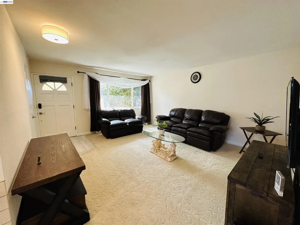 25132 Del Mar Avenue Hayward CA 94542