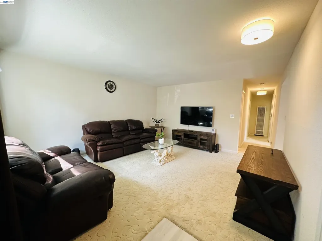 25132 Del Mar Avenue Hayward CA 94542