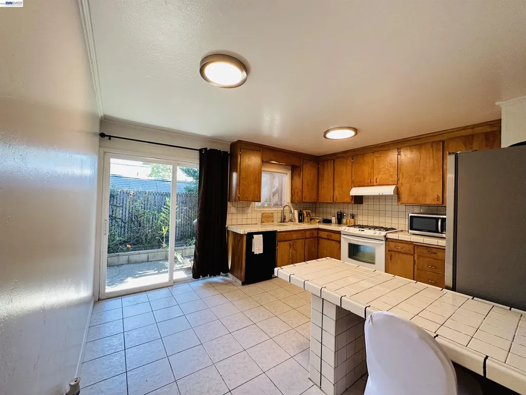 25132 Del Mar Avenue Hayward CA 94542