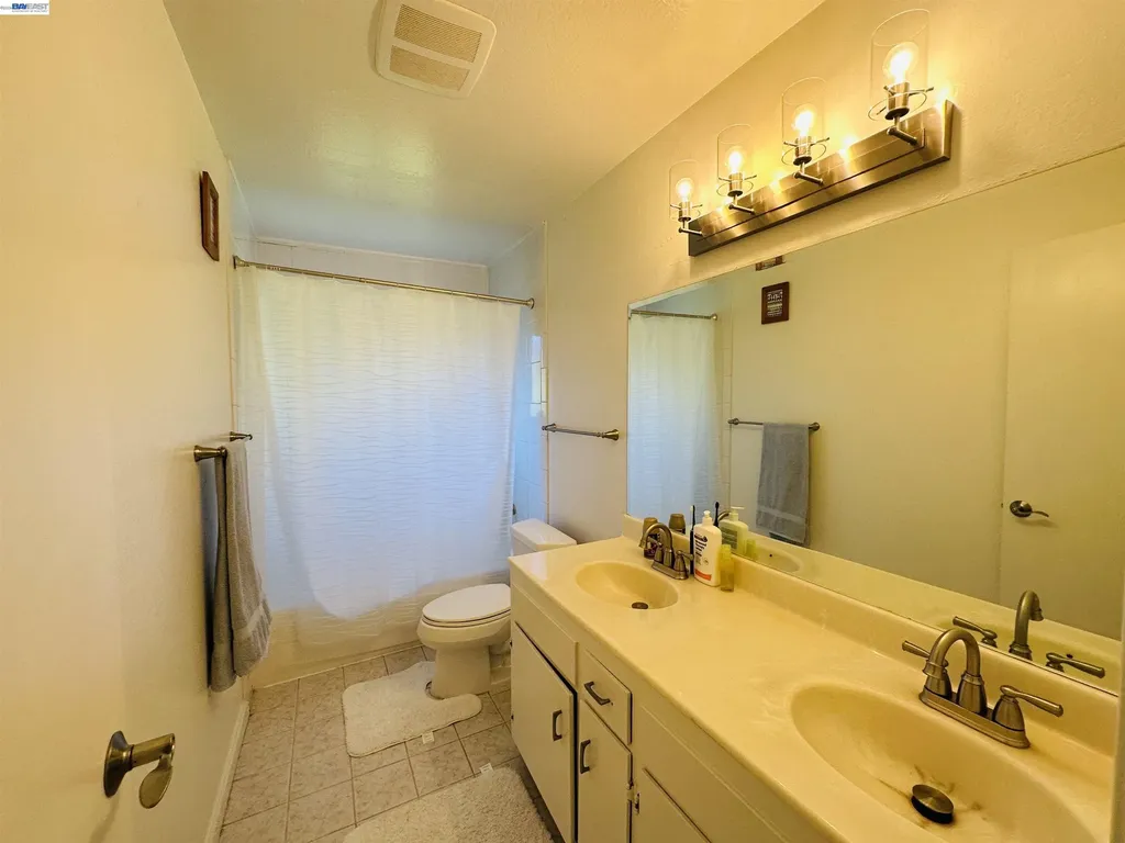 25132 Del Mar Avenue Hayward CA 94542
