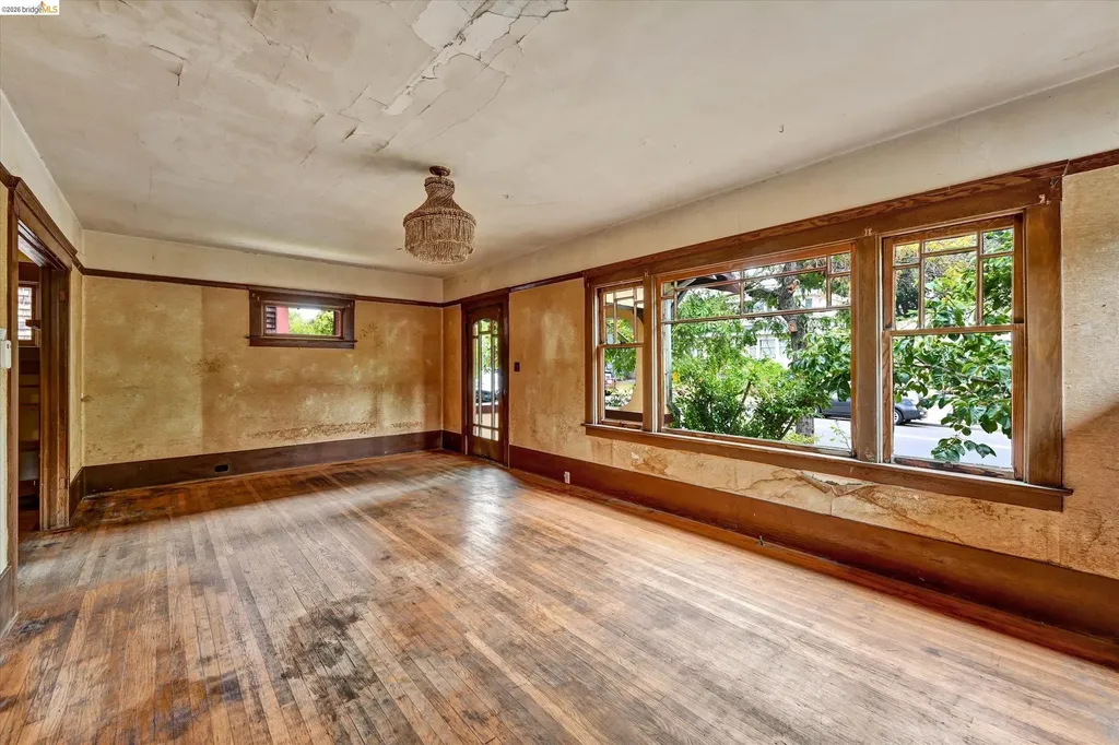 2219 Derby Street Berkeley CA 94705