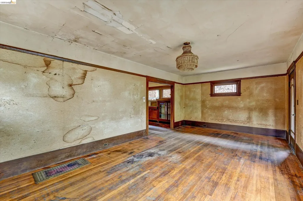 2219 Derby Street Berkeley CA 94705