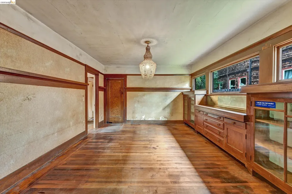 2219 Derby Street Berkeley CA 94705