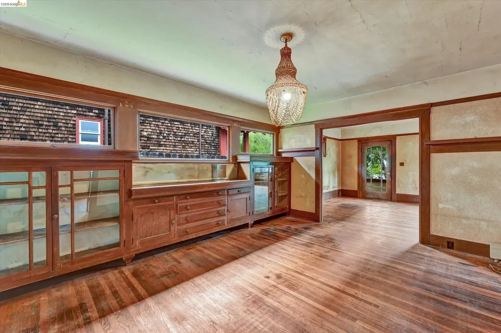 2219 Derby Street Berkeley CA 94705