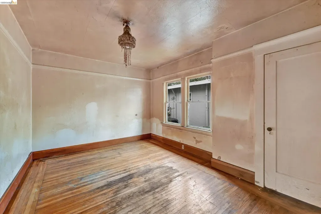 2219 Derby Street Berkeley CA 94705