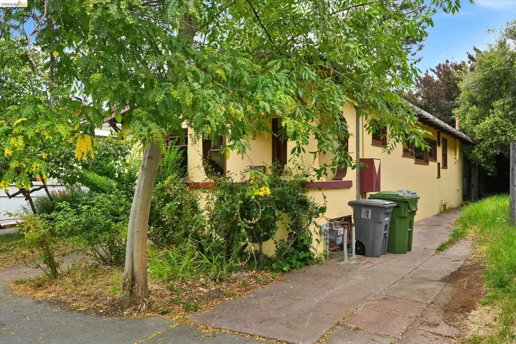 2219 Derby Street Berkeley CA 94705