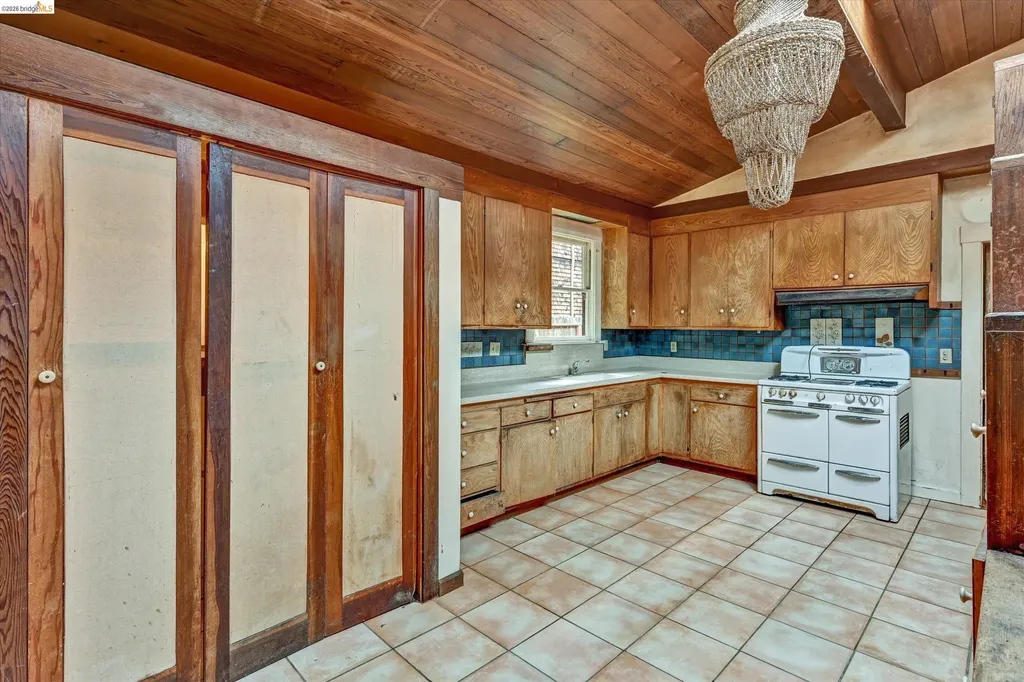 2219 Derby Street Berkeley CA 94705